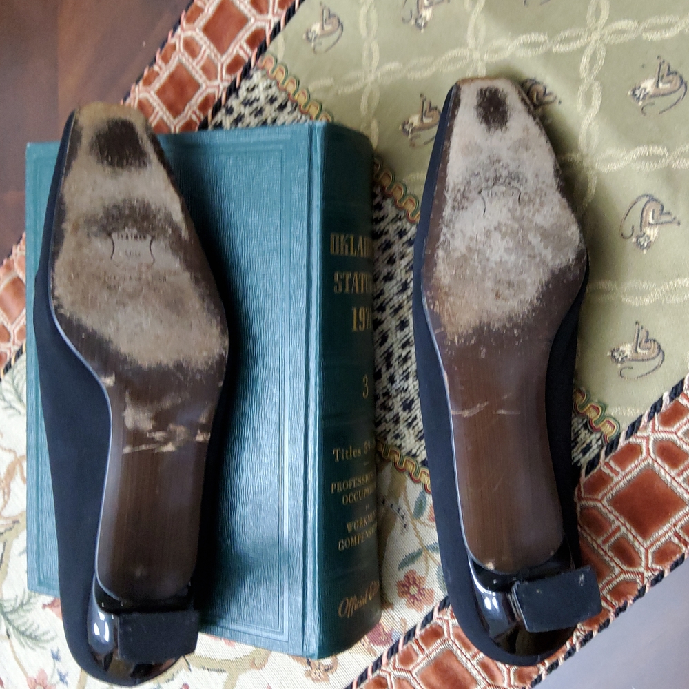 Stuart Weitzman - Picture 4 of 4